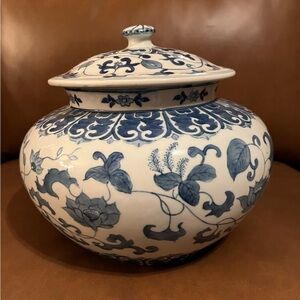 Marked Chinese Blue & White Porcelain Flower Patterned Ginger Jar w/ Lid